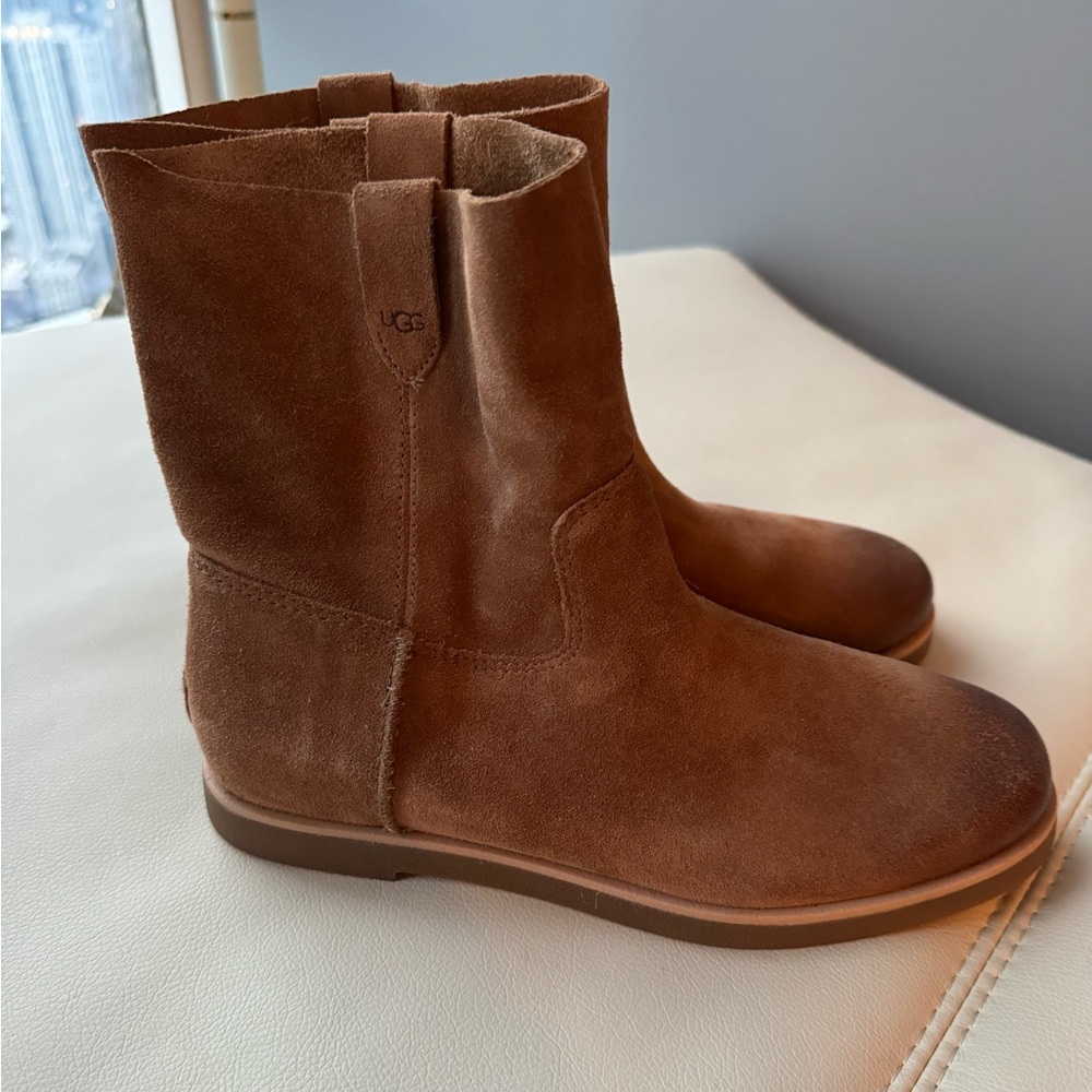 Women’s slouchy Ugg boots